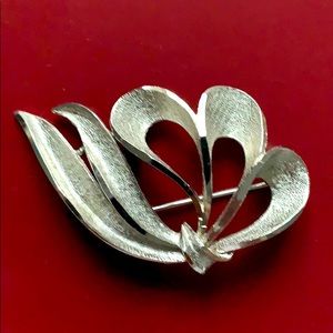 Vintage beautifully designed stamped 1092 brooch